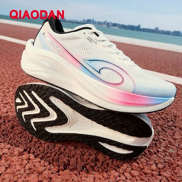 Qiaodan LH MAX รองเท้าวิ่งผู้ชาย พื้นหนา น้ำหนักเบา ใส่สบาย รองรับแรงกระแทก เด้งคืนดี QXB023254214R — รองเท้ากีฬา แบรนด์ Qiaodan ของแท้ 100% เช็คราคาจาก Shopee Lazada thumbnail 6