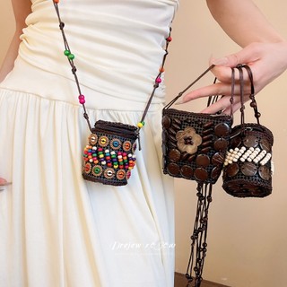 DREW Boho กระเป๋าเปลือกหอยมะพร้าวชาติพันธุ์ทอมือกระเป๋าสตางค์ใส่เหรียญส่วนบุคคลย้อนยุค