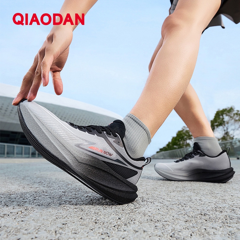 รองเท้าวิ่งผู้ชาย Qiaodan Yunpeng โมเดล QXB023252237 กันกระแทกดี ยึดเกาะถนน — รองเท้ากีฬา แบรนด์ Qiaodan ของแท้ 100% เช็คราคาจาก Shopee Lazada thumbnail 4
