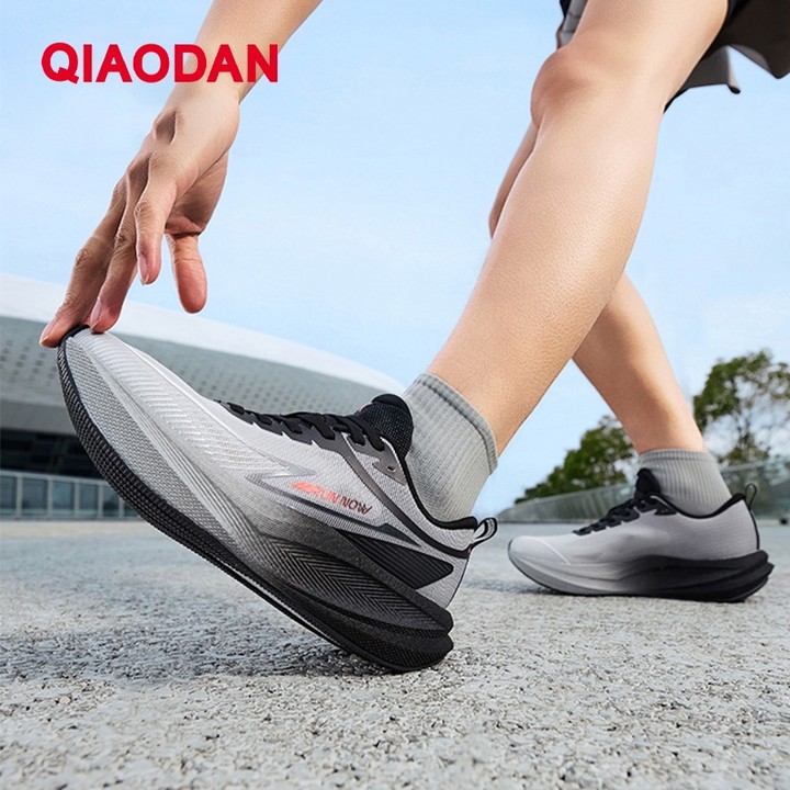 รองเท้าวิ่งผู้ชาย Qiaodan Yunpeng โมเดล QXB023252237 กันกระแทกดี ยึดเกาะถนน — รองเท้ากีฬา แบรนด์ Qiaodan ของแท้ 100% เช็คราคาจาก Shopee Lazada thumbnail 4