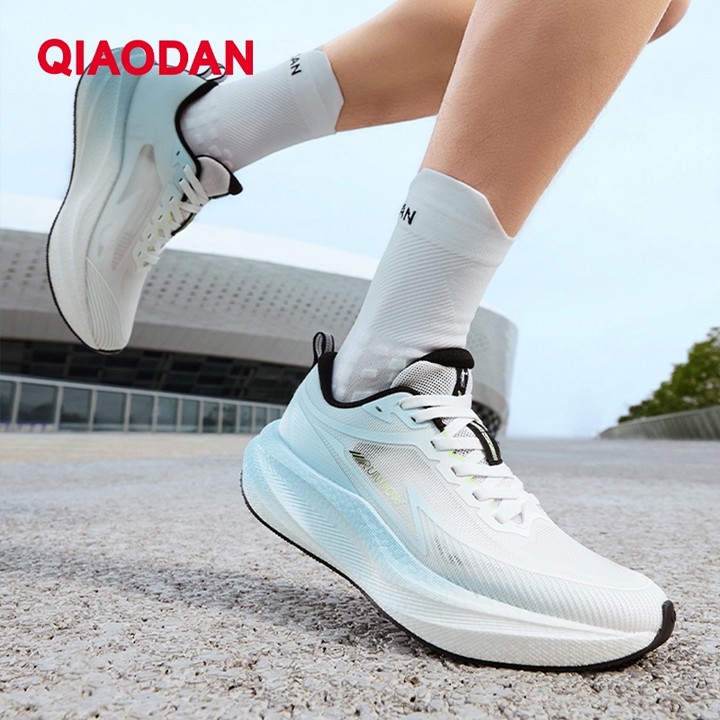 รองเท้าวิ่งผู้ชาย Qiaodan Yunpeng โมเดล QXB023252237 กันกระแทกดี ยึดเกาะถนน — รองเท้ากีฬา แบรนด์ Qiaodan ของแท้ 100% เช็คราคาจาก Shopee Lazada thumbnail 5