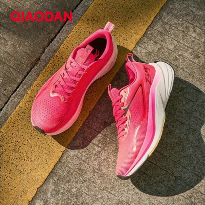 Qiaodan FLY รองเท้าวิ่งผู้ชายตาข่ายระบายอากาศดูดซับแรงกระแทกสบายทนต่อการสึกหรอ QXB023251233ร — รองเท้ากีฬา แบรนด์ Qiaodan ของแท้ 100% เช็คราคาจาก Shopee Lazada - รูปที่ 1