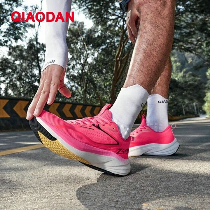 Qiaodan FLY รองเท้าวิ่งผู้ชายตาข่ายระบายอากาศดูดซับแรงกระแทกสบายทนต่อการสึกหรอ QXB023251233ร — รองเท้ากีฬา แบรนด์ Qiaodan ของแท้ 100% เช็คราคาจาก Shopee Lazada thumbnail 2