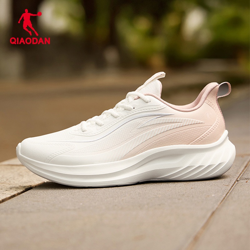 Qiaodan JoyRain รองเท้าวิ่งผู้หญิงน้ําหนักเบาหนังกันน้ํา QXB022254233 — รองเท้ากีฬา แบรนด์ Qiaodan ของแท้ 100% เช็คราคาจาก Shopee Lazada thumbnail 3
