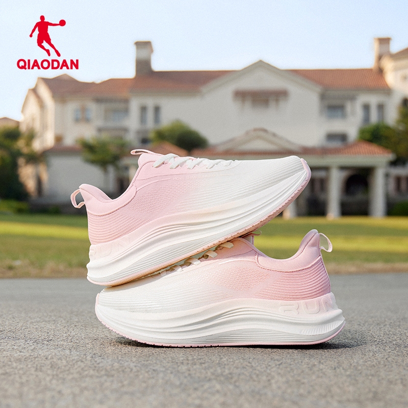 Qiaodan รองเท้าวิ่งผู้หญิงหนา Soled Shock Absorption Rebound ความสูง-Increasing QXB022251211 — รองเท้ากีฬา แบรนด์ Qiaodan ของแท้ 100% เช็คราคาจาก Shopee Lazada thumbnail 4