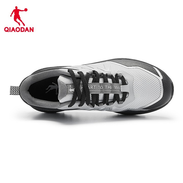 รองเท้าวิ่ง Qiaodan Mens FM33241906 ดีไซน์สำหรับการซัพพอร์ตและลดแรงกระแทก น้ำหนักเบาทราบทาง และมีระบบป้องกันลื่น เพอร์เฟคท์สำหรับการวิ่งและการเดินป่า — รองเท้ากีฬา แบรนด์ Qiaodan ของแท้ 100% เช็คราคาจาก Shopee Lazada thumbnail 2