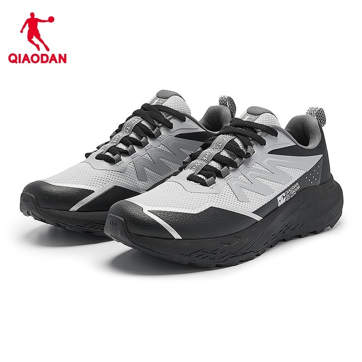รองเท้าวิ่ง Qiaodan Mens FM33241906 ดีไซน์สำหรับการซัพพอร์ตและลดแรงกระแทก น้ำหนักเบาทราบทาง และมีระบบป้องกันลื่น เพอร์เฟคท์สำหรับการวิ่งและการเดินป่า — รองเท้ากีฬา แบรนด์ Qiaodan ของแท้ 100% เช็คราคาจาก Shopee Lazada thumbnail 3