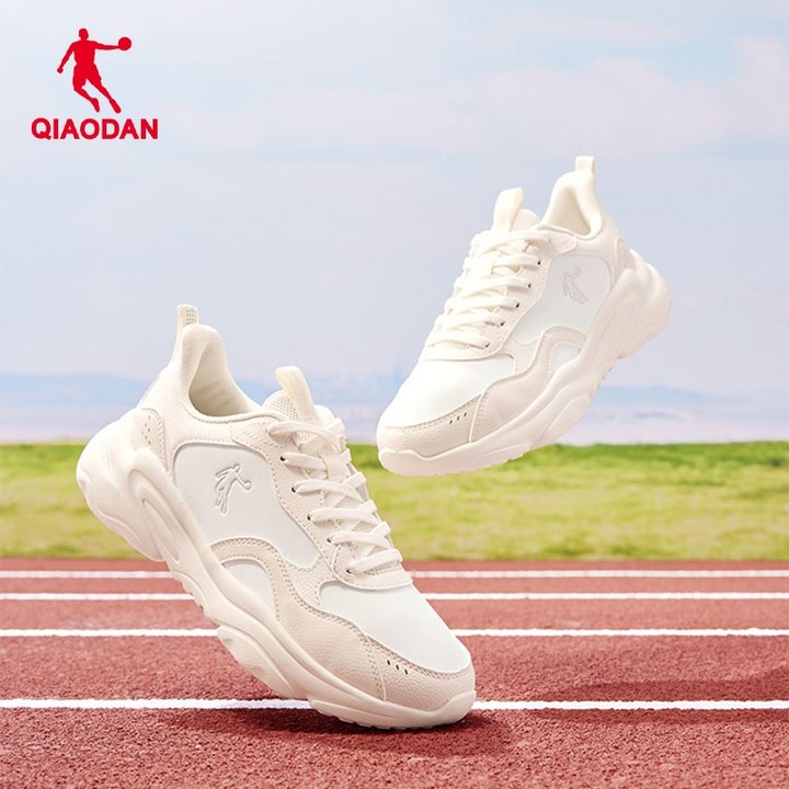 Qiaodan รองเท้าวิ่งผู้หญิงหนังกันน้ําน้ําหนักเบา Shock Absorption รองเท้าผ้าใบ XM36240248เอฟ — รองเท้ากีฬา แบรนด์ Qiaodan ของแท้ 100% เช็คราคาจาก Shopee Lazada - รูปที่ 1