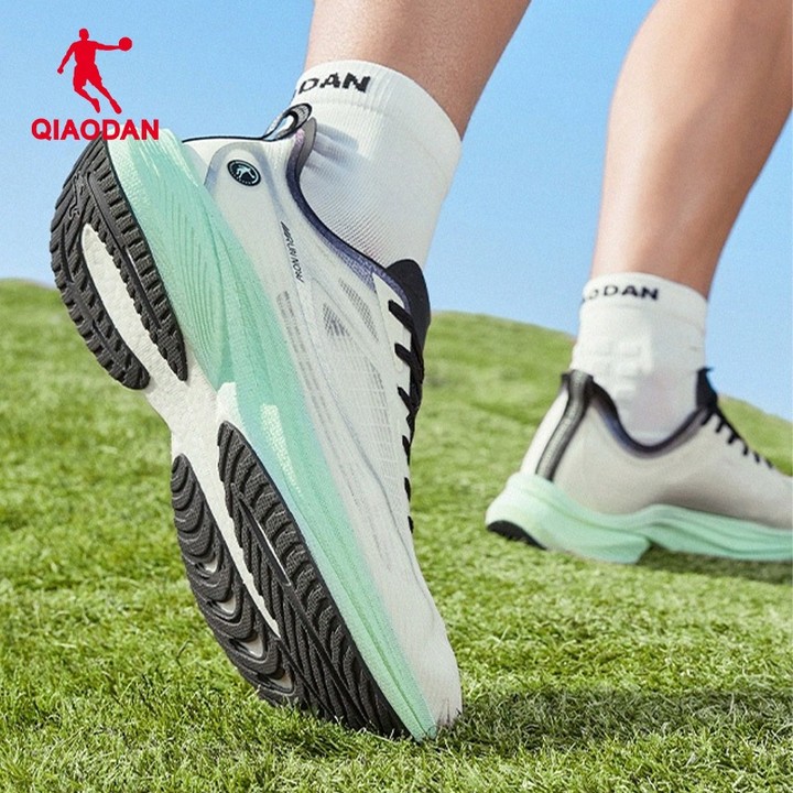 Qiaodan Light 5.0 PLUS รองเท้าวิ่งผู้ชาย One-piece Molding รองเท้าผ้าใบดูดซับแรงกระแทกน้ําหนักเบาQXB023252206 — รองเท้ากีฬา แบรนด์ Qiaodan ของแท้ 100% เช็คราคาจาก Shopee Lazada - รูปที่ 1