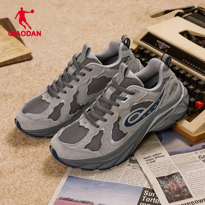 Qiaodan Eternal 901 รองเท้าวิ่งผู้ชาย Retro Vintage Cushioned Outdoor QXL043254401 — รองเท้ากีฬา แบรนด์ Qiaodan ของแท้ 100% เช็คราคาจาก Shopee Lazada - รูปที่ 1