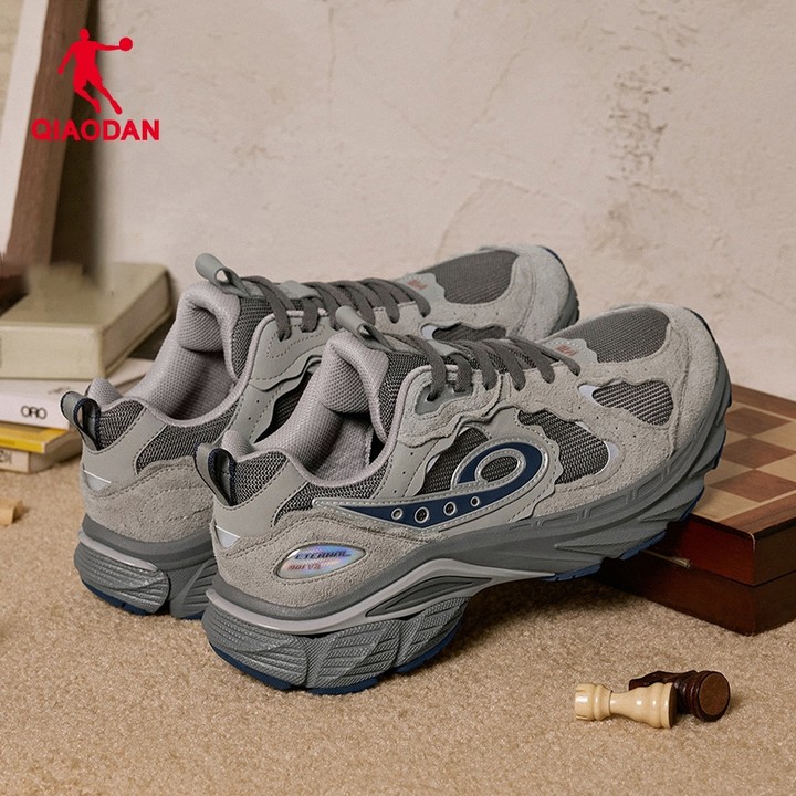 Qiaodan Eternal 901 รองเท้าวิ่งผู้ชาย Retro Vintage Cushioned Outdoor QXL043254401 — รองเท้ากีฬา แบรนด์ Qiaodan ของแท้ 100% เช็คราคาจาก Shopee Lazada thumbnail 5
