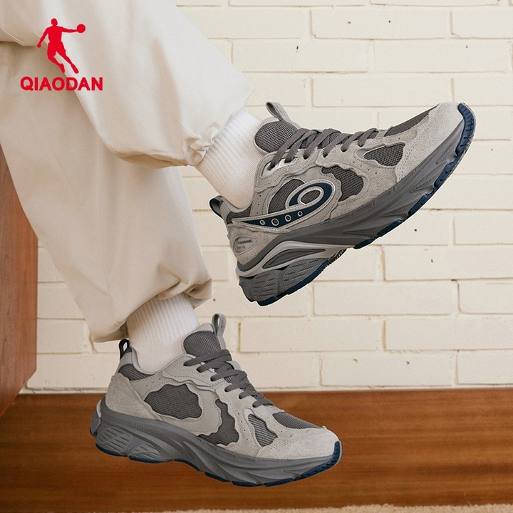 Qiaodan Eternal 901 รองเท้าวิ่งผู้ชาย Retro Vintage Cushioned Outdoor QXL043254401 — รองเท้ากีฬา แบรนด์ Qiaodan ของแท้ 100% เช็คราคาจาก Shopee Lazada thumbnail 7