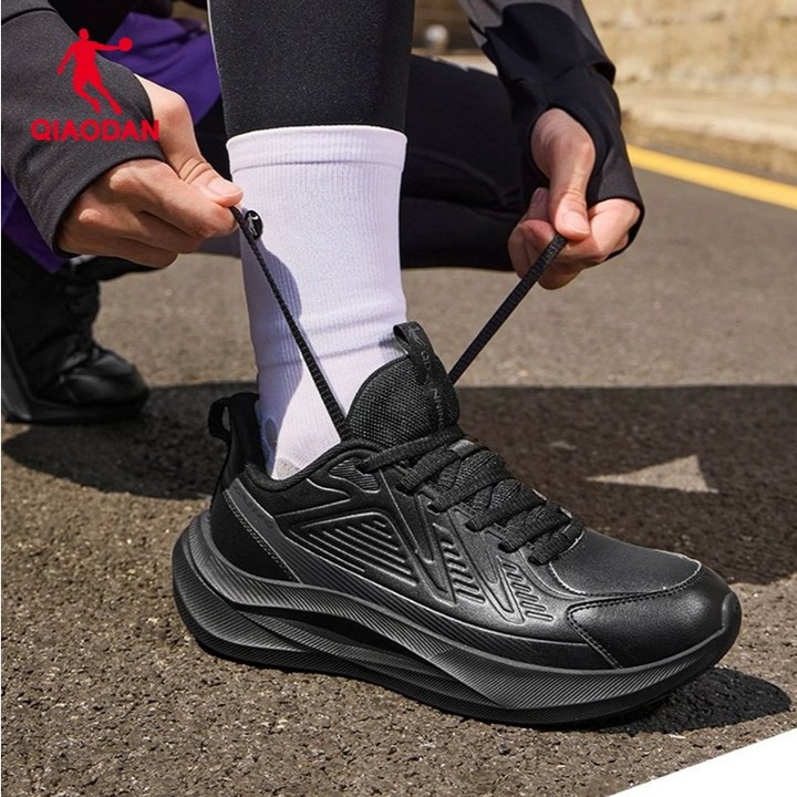 Qiaodan Mens รองเท้าวิ่งกันน้ํา Shock-Absorbing รองเท้าผ้าใบลําลองน้ําหนักเบา QXB023254234 — รองเท้ากีฬา แบรนด์ Qiaodan ของแท้ 100% เช็คราคาจาก Shopee Lazada - รูปที่ 1
