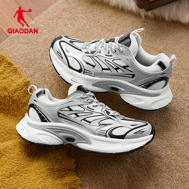 Qiaodan Men's รองเท้าวิ่ง QXL043254403 สไตล์เรโทร ฝ่าพื้นนุ่ม น้ำหนักเบา สวมใส่ง่าย — รองเท้ากีฬา แบรนด์ Qiaodan ของแท้ 100% เช็คราคาจาก Shopee Lazada thumbnail 5