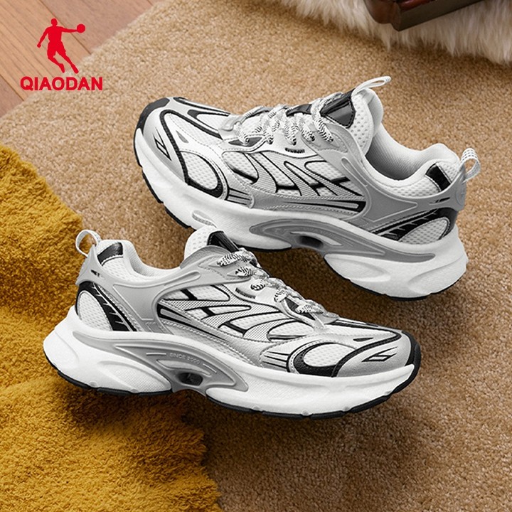 Qiaodan Men's รองเท้าวิ่ง QXL043254403 สไตล์เรโทร ฝ่าพื้นนุ่ม น้ำหนักเบา สวมใส่ง่าย — รองเท้ากีฬา แบรนด์ Qiaodan ของแท้ 100% เช็คราคาจาก Shopee Lazada thumbnail 5