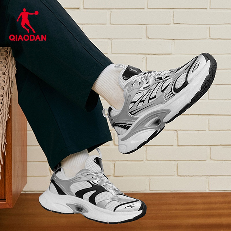 Qiaodan Men's รองเท้าวิ่ง QXL043254403 สไตล์เรโทร ฝ่าพื้นนุ่ม น้ำหนักเบา สวมใส่ง่าย — รองเท้ากีฬา แบรนด์ Qiaodan ของแท้ 100% เช็คราคาจาก Shopee Lazada thumbnail 8