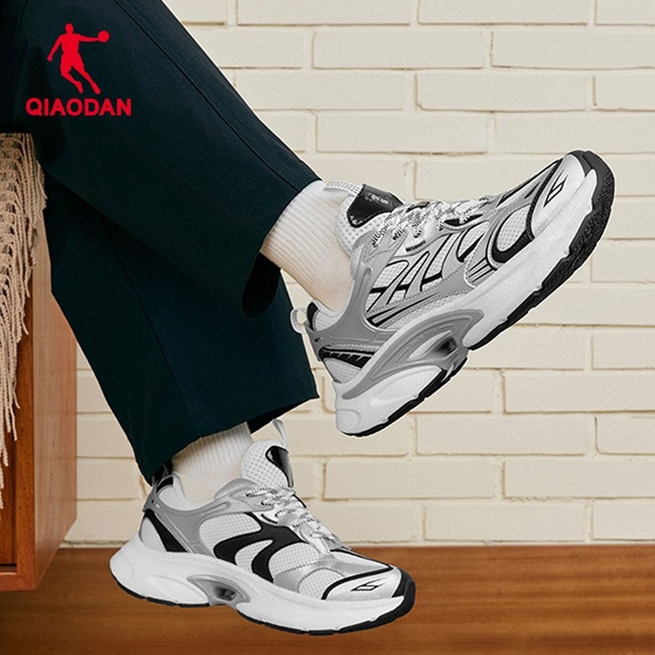 Qiaodan Men's รองเท้าวิ่ง QXL043254403 สไตล์เรโทร ฝ่าพื้นนุ่ม น้ำหนักเบา สวมใส่ง่าย — รองเท้ากีฬา แบรนด์ Qiaodan ของแท้ 100% เช็คราคาจาก Shopee Lazada thumbnail 8