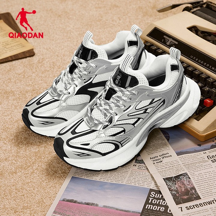 Qiaodan Men's รองเท้าวิ่ง QXL043254403 สไตล์เรโทร ฝ่าพื้นนุ่ม น้ำหนักเบา สวมใส่ง่าย — รองเท้ากีฬา แบรนด์ Qiaodan ของแท้ 100% เช็คราคาจาก Shopee Lazada thumbnail 7