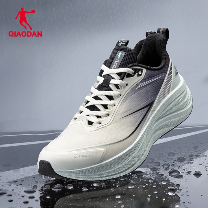 Qiaodan YJ Men's รองเท้าวิ่งและเทรนning สำหรับการออกกำลังกายกลางแจ้งและการเดินป่า QXB023254216 — รองเท้ากีฬา แบรนด์ Qiaodan ของแท้ 100% เช็คราคาจาก Shopee Lazada - รูปที่ 1