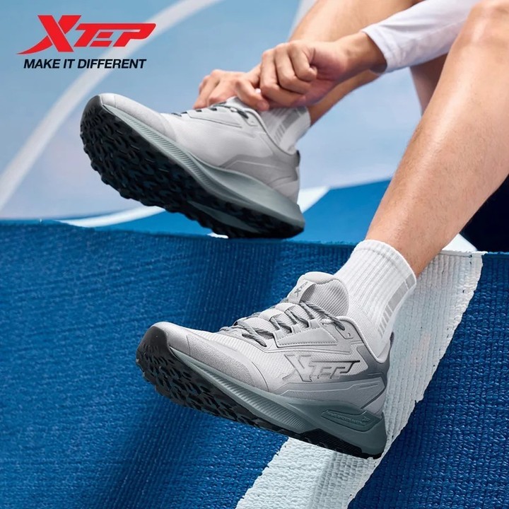 XTEP รองเท้าวิ่งสำหรับผู้ชาย น้ำหนักเบาทึ้งลม มีตาข่ายและเทคโนโลยีป้องกันการกระแทก ใช้งานได้ทั้งฟิตเนสและการวิ่ง — รองเท้ากีฬา แบรนด์ Xtep ของแท้ 100% เช็คราคาจาก Shopee Lazada thumbnail 4