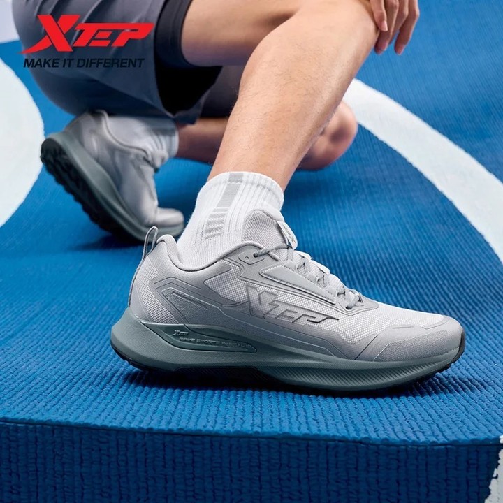 XTEP รองเท้าวิ่งสำหรับผู้ชาย น้ำหนักเบาทึ้งลม มีตาข่ายและเทคโนโลยีป้องกันการกระแทก ใช้งานได้ทั้งฟิตเนสและการวิ่ง — รองเท้ากีฬา แบรนด์ Xtep ของแท้ 100% เช็คราคาจาก Shopee Lazada thumbnail 2