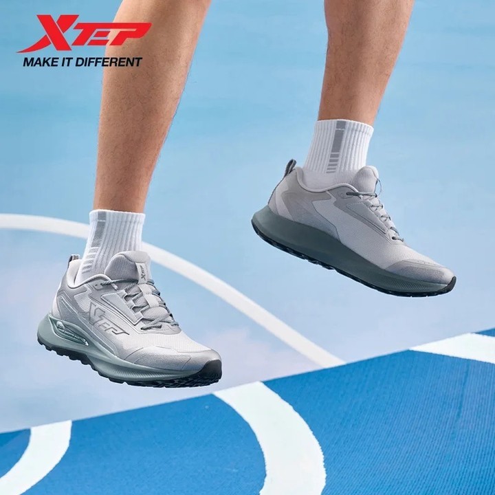 XTEP รองเท้าวิ่งสำหรับผู้ชาย น้ำหนักเบาทึ้งลม มีตาข่ายและเทคโนโลยีป้องกันการกระแทก ใช้งานได้ทั้งฟิตเนสและการวิ่ง — รองเท้ากีฬา แบรนด์ Xtep ของแท้ 100% เช็คราคาจาก Shopee Lazada - รูปที่ 1