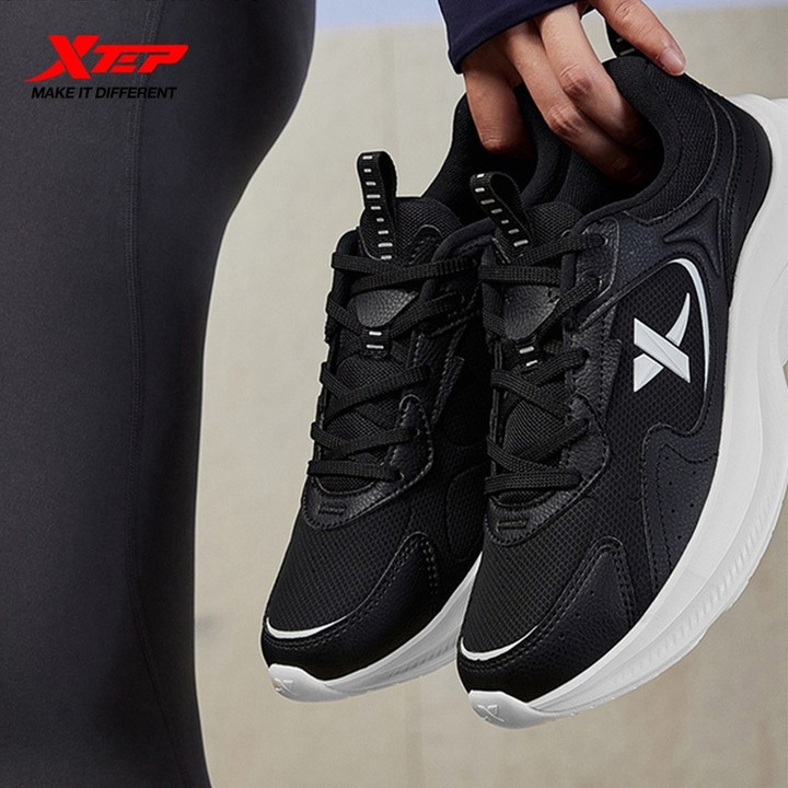 XTEP รองเท้าวิ่งสำหรับผู้หญิง สวมใส่ง่าย น้ำหนักเบาทรงตัวด้วยหนังและผ้า กันน้ำได้ — รองเท้ากีฬา แบรนด์ Xtep ของแท้ 100% เช็คราคาจาก Shopee Lazada thumbnail 2