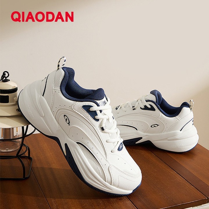 Qiaodan ACE ผู้หญิงรองเท้าผ้าใบฤดูหนาวขนแกะอุ่นเทนนิส Casual Cozy Grip รองเท้าวิ่ง QXL042251409 — รองเท้ากีฬา แบรนด์ Qiaodan ของแท้ 100% เช็คราคาจาก Shopee Lazada - รูปที่ 1