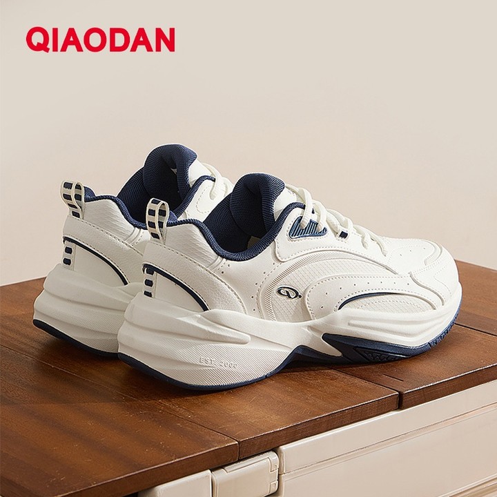 Qiaodan ACE ผู้หญิงรองเท้าผ้าใบฤดูหนาวขนแกะอุ่นเทนนิส Casual Cozy Grip รองเท้าวิ่ง QXL042251409 — รองเท้ากีฬา แบรนด์ Qiaodan ของแท้ 100% เช็คราคาจาก Shopee Lazada thumbnail 5