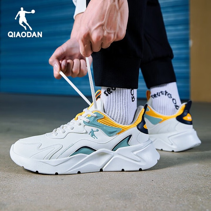 QIAODAN รองเท้าวิ่งผู้ชาย น้ำหนักเบาที่ให้ความสบายและมีสไตล์ XM15220273G — รองเท้ากีฬา แบรนด์ Qiaodan ของแท้ 100% เช็คราคาจาก Shopee Lazada - รูปที่ 1