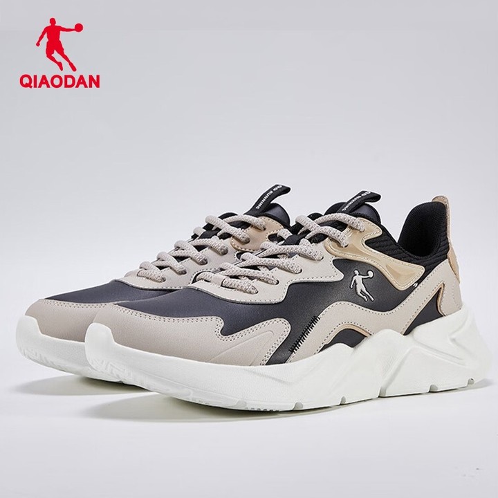 QIAODAN รองเท้าวิ่งผู้ชาย น้ำหนักเบาที่ให้ความสบายและมีสไตล์ XM15220273G — รองเท้ากีฬา แบรนด์ Qiaodan ของแท้ 100% เช็คราคาจาก Shopee Lazada thumbnail 4
