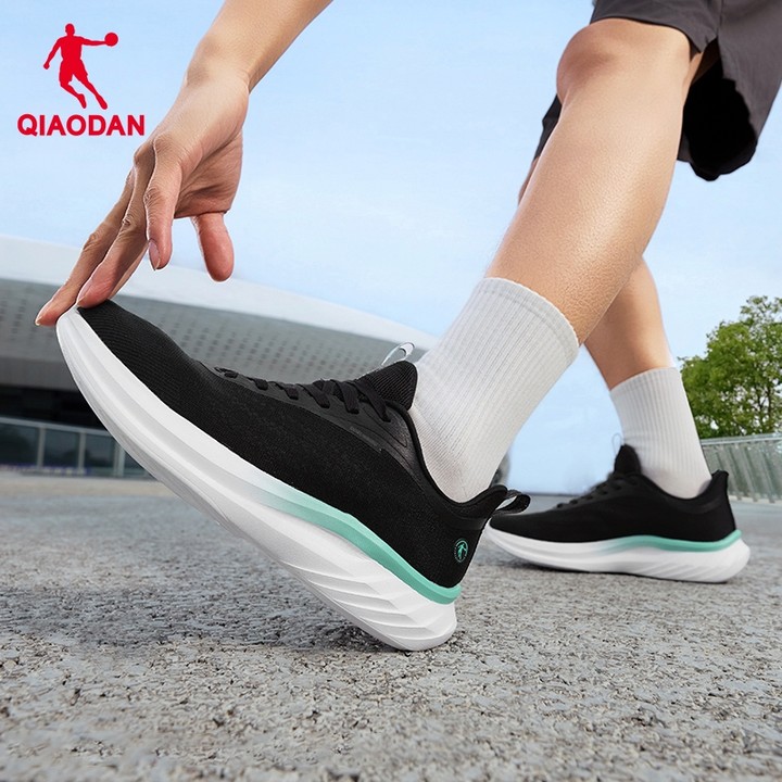 Qiaodan FLY Lite รองเท้าวิ่งผู้ชาย ตาข่ายระบายอากาศ Cushioned Comfort สำหรับใช้อเนกประสงค์ QXB023252288 — รองเท้ากีฬา แบรนด์ Qiaodan ของแท้ 100% เช็คราคาจาก Shopee Lazada - รูปที่ 1