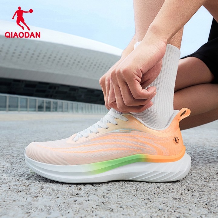 Qiaodan FLY Lite รองเท้าวิ่งผู้ชาย ตาข่ายระบายอากาศ Cushioned Comfort สำหรับใช้อเนกประสงค์ QXB023252288 — รองเท้ากีฬา แบรนด์ Qiaodan ของแท้ 100% เช็คราคาจาก Shopee Lazada thumbnail 2