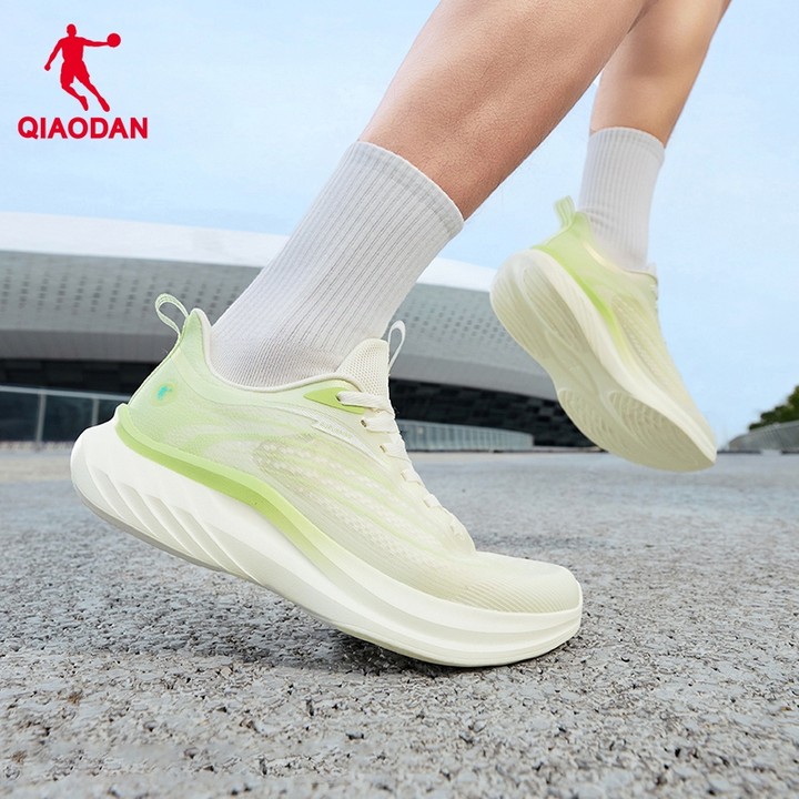 Qiaodan FLY Lite รองเท้าวิ่งผู้ชาย ตาข่ายระบายอากาศ Cushioned Comfort สำหรับใช้อเนกประสงค์ QXB023252288 — รองเท้ากีฬา แบรนด์ Qiaodan ของแท้ 100% เช็คราคาจาก Shopee Lazada thumbnail 5