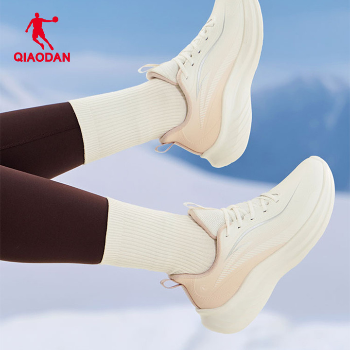 Qiaodan Rain Joy‌ รองเท้าวิ่งสําหรับผู้หญิงหนารองเท้าผ้าใบกีฬาหนังกลางแจ้ง QXG022254233บี — รองเท้ากีฬา แบรนด์ Qiaodan ของแท้ 100% เช็คราคาจาก Shopee Lazada thumbnail 2