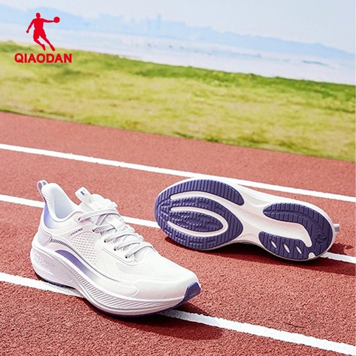 Qiaodan รองเท้าวิ่งผู้หญิงสบาย Retro Cushioned รองเท้าผ้าใบ Sprint กันน้ํา QXB022244236ร — รองเท้ากีฬา แบรนด์ Qiaodan ของแท้ 100% เช็คราคาจาก Shopee Lazada thumbnail 4