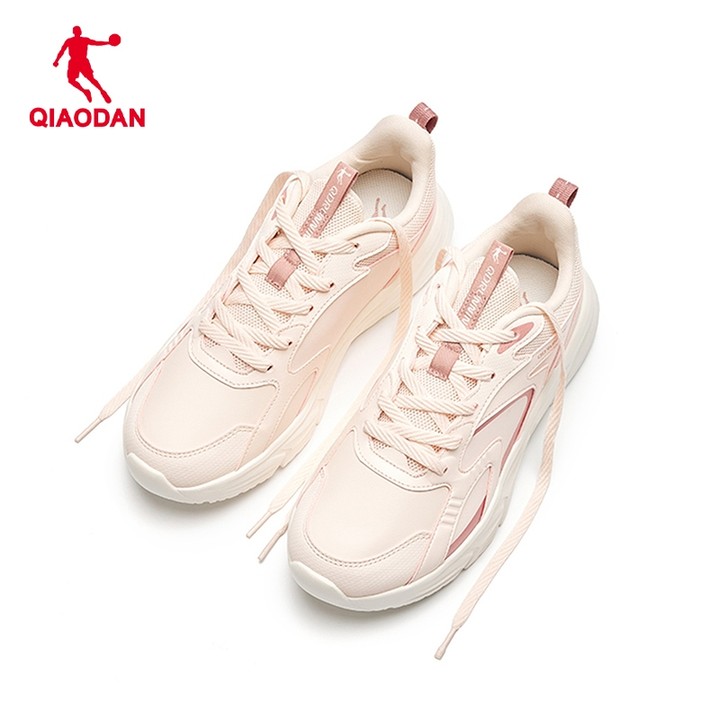 รองเท้าวิ่ง Qiaodan สีแดงสำหรับผู้หญิง ออกแบบเพื่อกันน้ําและกระแทก มีน้ําหนักเบา สวมใส่สบาย — รองเท้ากีฬา แบรนด์ Qiaodan ของแท้ 100% เช็คราคาจาก Shopee Lazada thumbnail 2