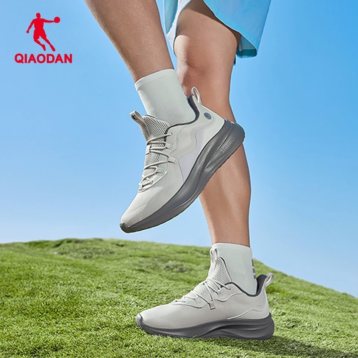 รองเท้าวิ่ง Qiaodan สำหรับผู้ชายและนักเรียน ออกแบบมาด้วยตาข่ายระบายอากาศ กันกระแทก และน้ำหนักเบา — รองเท้ากีฬา แบรนด์ Qiaodan ของแท้ 100% เช็คราคาจาก Shopee Lazada thumbnail 5