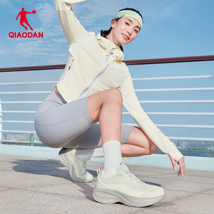 Qiaodan รองเท้าวิ่งกันน้ำและเบาสำหรับนักเรียน  QDB022251252 — รองเท้ากีฬา แบรนด์ Qiaodan ของแท้ 100% เช็คราคาจาก Shopee Lazada thumbnail 3