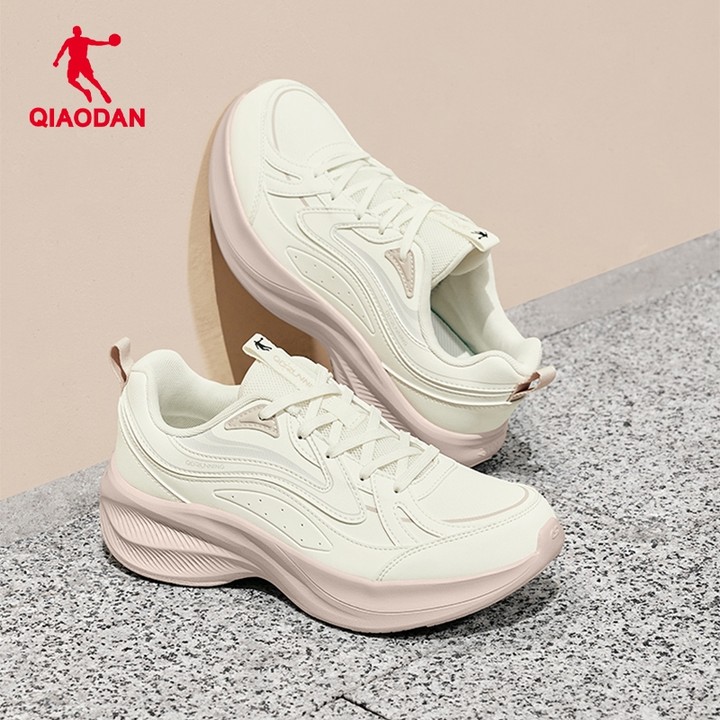 Qiaodan รองเท้าวิ่งกันน้ำและเบาสำหรับนักเรียน  QDB022251252 — รองเท้ากีฬา แบรนด์ Qiaodan ของแท้ 100% เช็คราคาจาก Shopee Lazada - รูปที่ 1
