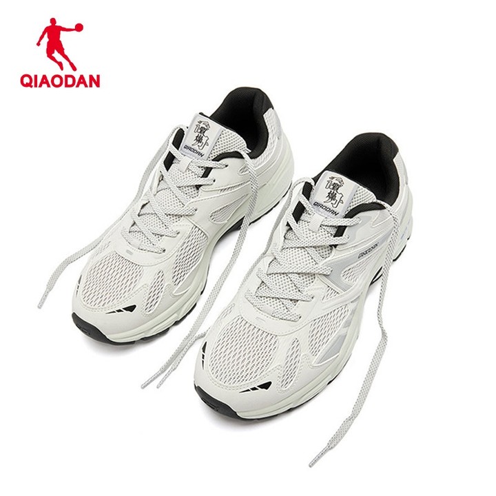 รองเท้าผ้าใบ Qiaodan Dad ตาข่ายระบายอากาศ ออกแบบเรโทร วิ่งสบาย QDL043252410 — รองเท้ากีฬา แบรนด์ Qiaodan ของแท้ 100% เช็คราคาจาก Shopee Lazada thumbnail 5