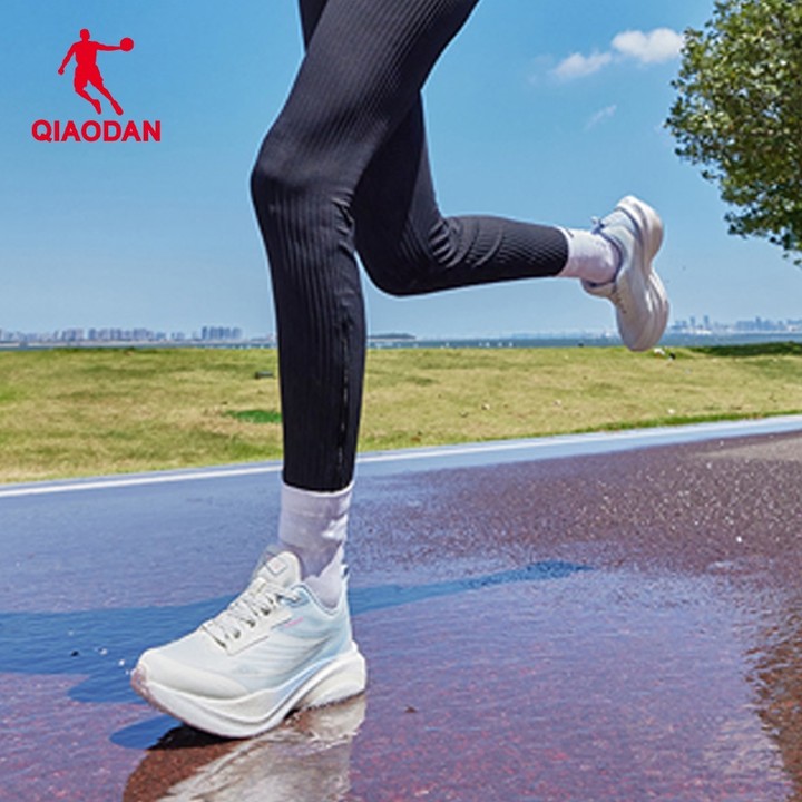 Qiaodan Rain Swift 4.0 รองเท้าวิ่งกีฬาผู้หญิงกันน้ําน้ําหนักเบา Shock-Absorbing QXB022244003 — รองเท้ากีฬา แบรนด์ Qiaodan ของแท้ 100% เช็คราคาจาก Shopee Lazada thumbnail 8