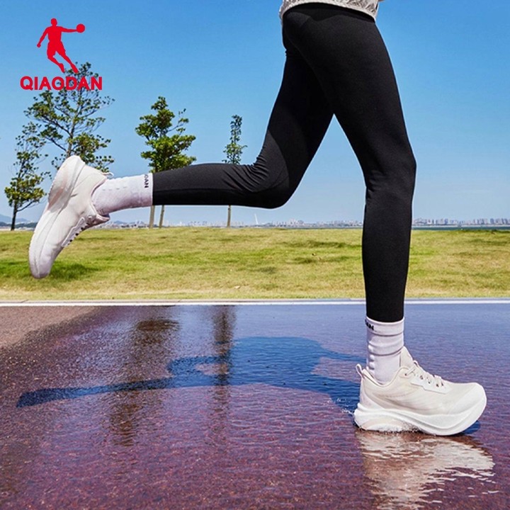 Qiaodan Rain Swift 4.0 รองเท้าวิ่งกีฬาผู้หญิงกันน้ําน้ําหนักเบา Shock-Absorbing QXB022244003 — รองเท้ากีฬา แบรนด์ Qiaodan ของแท้ 100% เช็คราคาจาก Shopee Lazada thumbnail 6