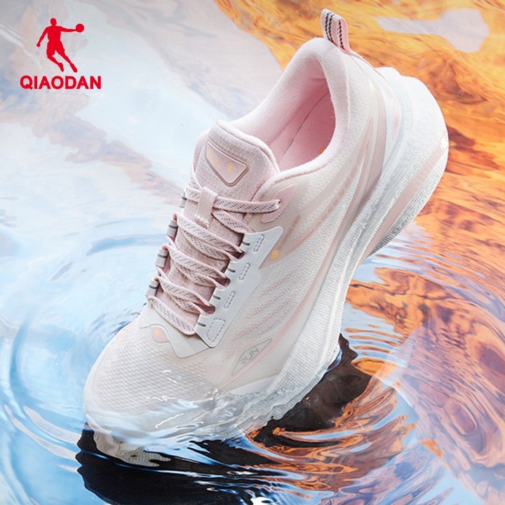 Qiaodan Rain Swift 4.0 รองเท้าวิ่งกีฬาผู้หญิงกันน้ําน้ําหนักเบา Shock-Absorbing QXB022244003 — รองเท้ากีฬา แบรนด์ Qiaodan ของแท้ 100% เช็คราคาจาก Shopee Lazada thumbnail 4