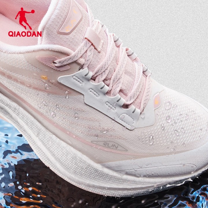 Qiaodan Rain Swift 4.0 รองเท้าวิ่งกีฬาผู้หญิงกันน้ําน้ําหนักเบา Shock-Absorbing QXB022244003 — รองเท้ากีฬา แบรนด์ Qiaodan ของแท้ 100% เช็คราคาจาก Shopee Lazada thumbnail 5