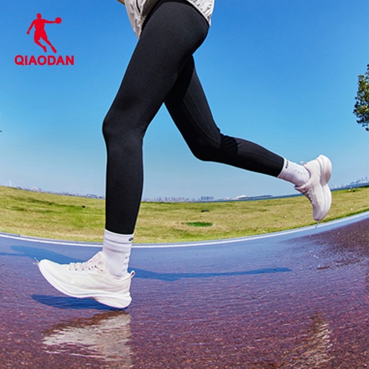 Qiaodan Rain Swift 4.0 รองเท้าวิ่งกีฬาผู้หญิงกันน้ําน้ําหนักเบา Shock-Absorbing QXB022244003 — รองเท้ากีฬา แบรนด์ Qiaodan ของแท้ 100% เช็คราคาจาก Shopee Lazada thumbnail 7