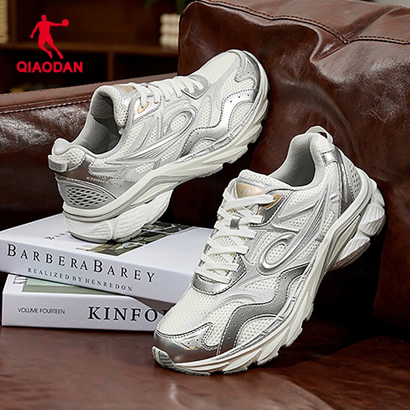 รองเท้าวิ่ง Qiaodan YH สำหรับผู้ชาย สไตล์เรโทร อเนกประสงค์ พื้นนุ่ม สีเทา QXL043253401 — รองเท้ากีฬา แบรนด์ Qiaodan ของแท้ 100% เช็คราคาจาก Shopee Lazada thumbnail 6