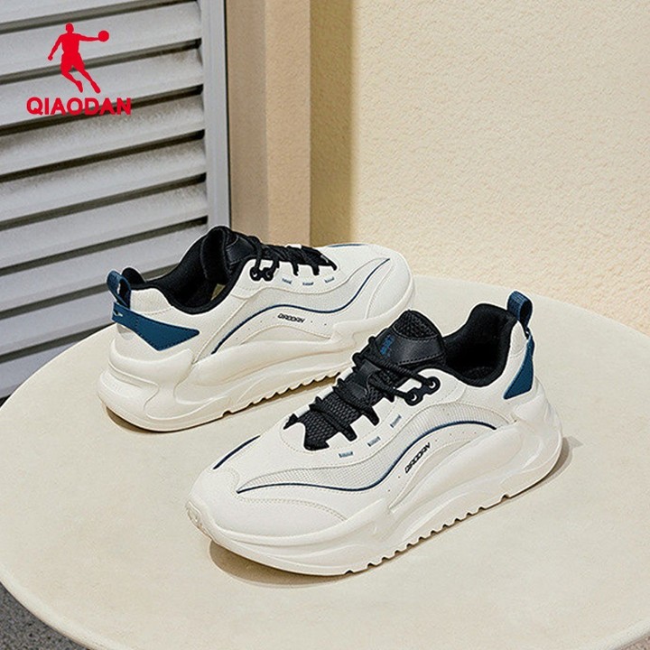 Qiaodan แพลตฟอร์มเพิ่มความสูงรองเท้าพ่อผู้ชายตาข่ายและสังเคราะห์รองเท้ากีฬาลําลอง QXL043253416 — รองเท้ากีฬา แบรนด์ Qiaodan ของแท้ 100% เช็คราคาจาก Shopee Lazada - รูปที่ 1