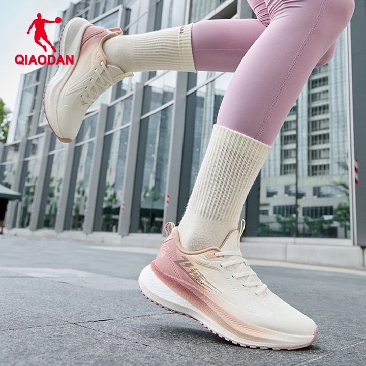 Qiaodan Speed 3.0 LITE รองเท้าวิ่งผู้หญิงเบาะกันน้ําฤดูหนาวนักเรียนการฝึกอบรม QXB022254221 — รองเท้ากีฬา แบรนด์ Qiaodan ของแท้ 100% เช็คราคาจาก Shopee Lazada thumbnail 7