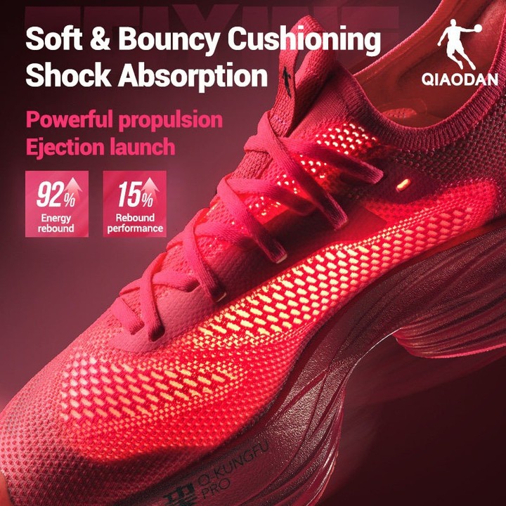 Qiaodan Feiying Plaid1.5+2.0 รองเท้าวิ่งผู้ชาย นุ่มเด้ง หน้าเท้ากว้าง คาร์บอน Breathable BM23240290 — รองเท้ากีฬา แบรนด์ Qiaodan ของแท้ 100% เช็คราคาจาก Shopee Lazada thumbnail 3